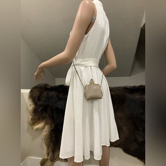 Chic Handsewn Genuine Embossed Leather Castle Shaped & Coin Purse with Chain - Picture 5 of 14